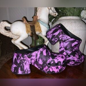 CROCS UNISEX Siren Hyper Floral Clogs in the black and purple colorway M 7 W 9